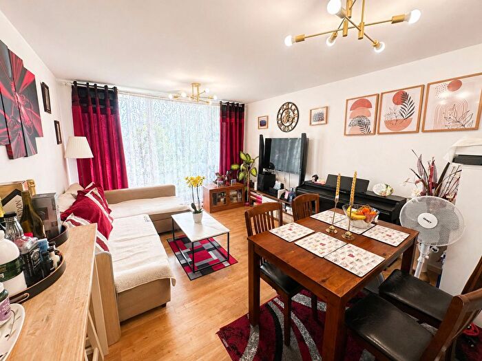 2 Bedroom Flat For Sale In Heybourne Crescent, Violet Court, NW9