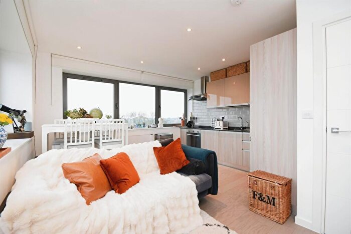 1 Bedroom Apartment For Sale In Hubert Road, Brentwood, CM14