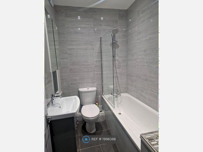 2 Bedroom Flat To Rent In Tooting, London, SW17