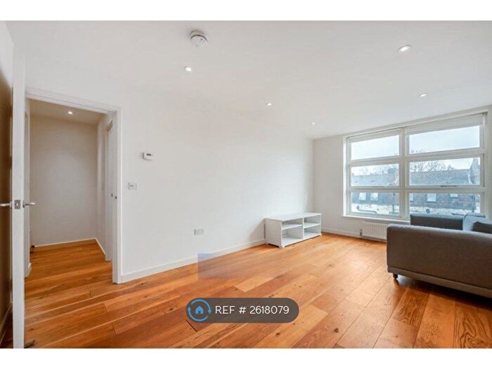 1 Bedroom Flat To Rent In Bethwin Road, London, SE5