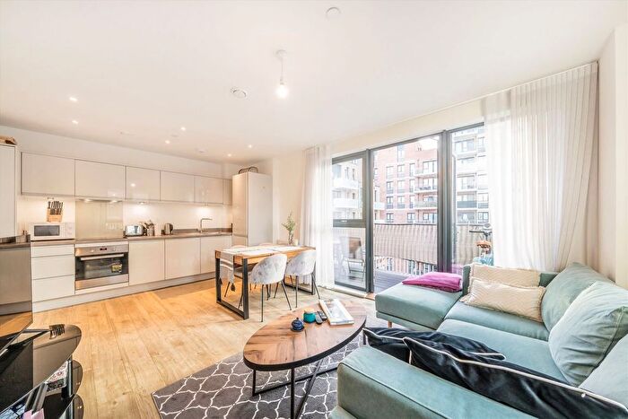 2 Bedroom Flat For Sale In Lakeside Drive, Park Royal, NW10