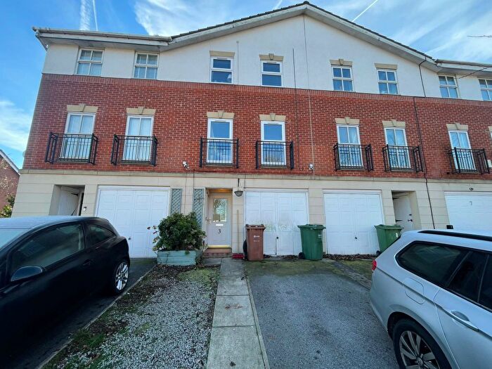 4 Bedroom Terraced House To Rent In Fulneck Close, Leeds, LS11