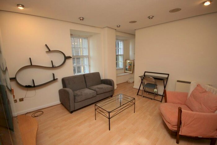 1 Bedroom Flat To Rent In North Bank Street, Edinburgh, EH1