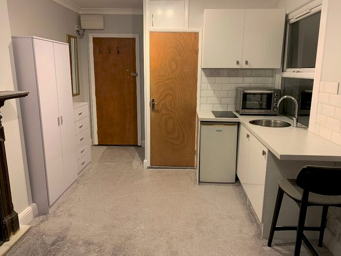 Studio To Rent In Cricklewood Lane, Childs Hill, London, NW2