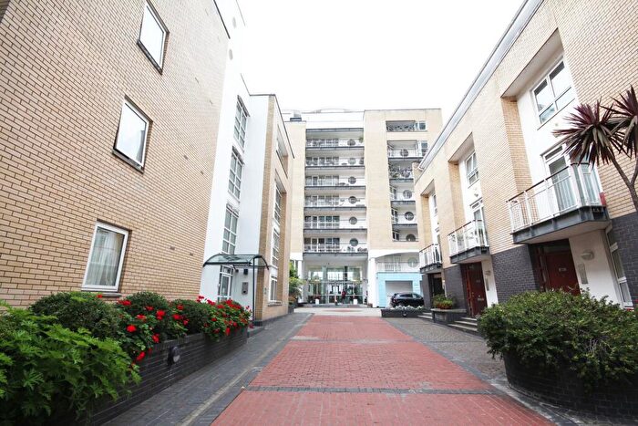 2 Bedroom Apartment To Rent In Anchorage Point, Cuba Street, Canary Wharf, E14