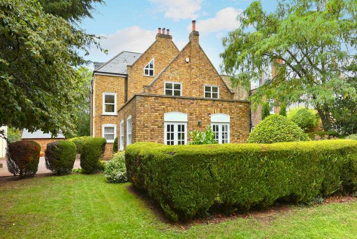 2 Bedroom Flat To Rent In Mattock Lane, London, W5