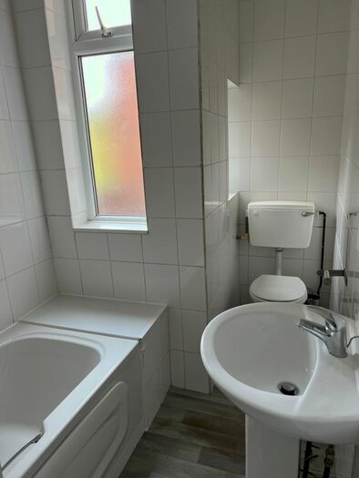 5 Bedroom Semi-Detached House To Rent In Granville Road, Fallowfield, M14