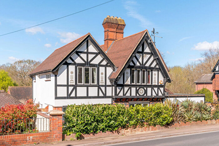 4 Bedroom Detached House For Sale In Old Malden Lane, Worcester Park, KT4