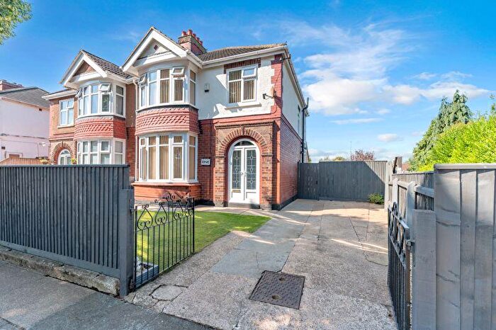 3 Bedroom Semi-Detached House For Sale In First Avenue, Grimsby, DN33