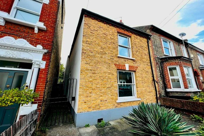 3 Bedroom End Of Terrace House To Rent In Whitworth Road, Woolwich, London, SE18