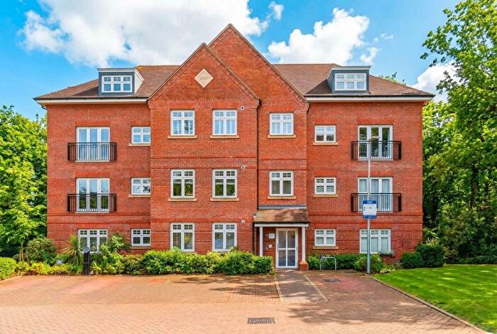 2 Bedroom Flat For Sale In Kestrel Close, Brentwood, CM15
