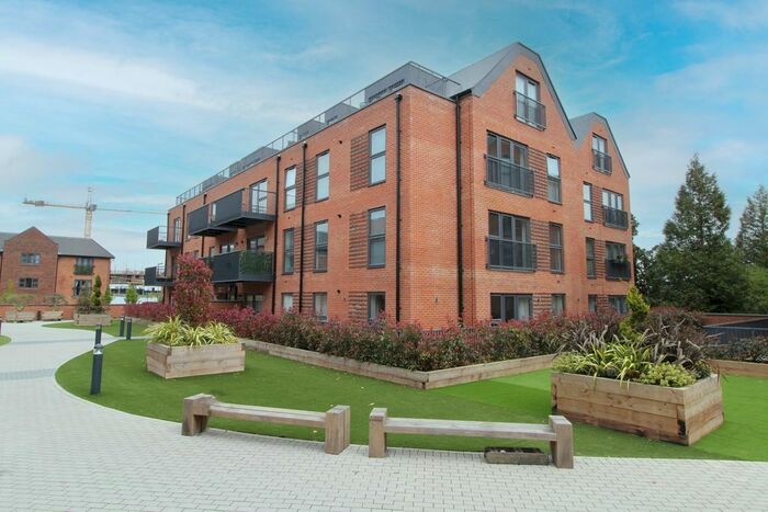 1 Bedroom Flat To Rent In Chawton Court, Hook, RG27