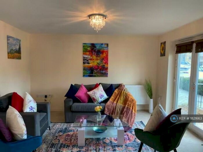 2 Bedroom Flat To Rent In Circus Drive, Cambridge, CB4