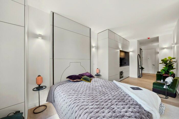 3 Bedroom Terraced House To Rent In Arden Buildings, Station Road, B93