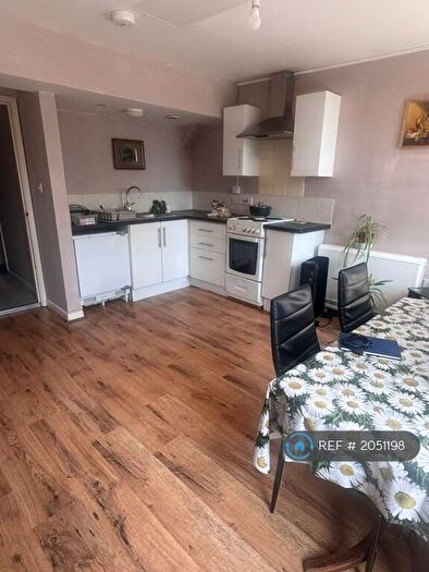 2 Bedroom Flat To Rent In Two Mile Hill Road, Bristol, BS15