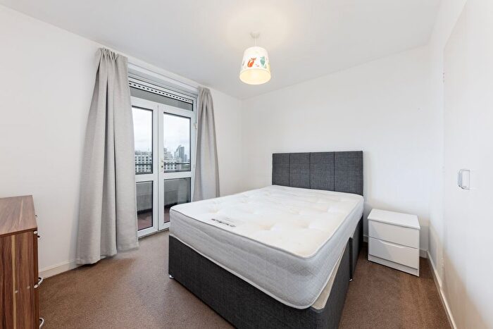 2 Bedroom Flat To Rent In Royal Street, London, SE1
