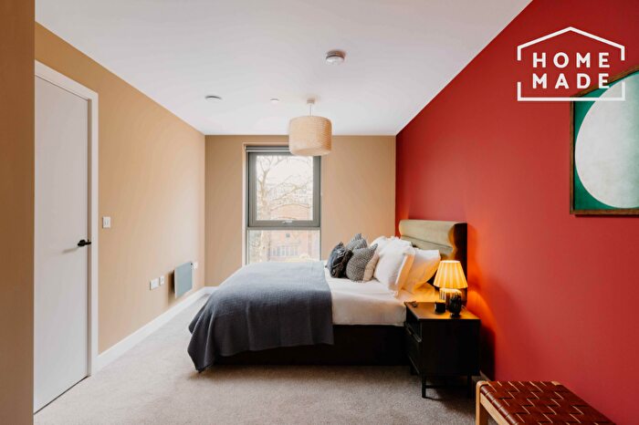 Flat To Rent In Loudon's Yard, B16