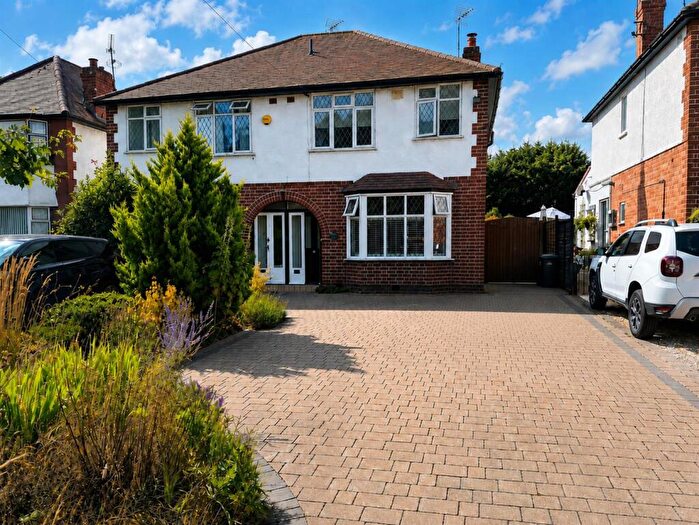 3 Bedroom Semi Detached House For Sale In Birmingham Road, Warwick, CV34