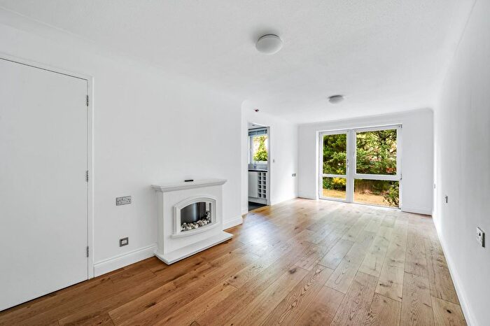 1 Bedroom Flat For Sale In Homecross House, Fishers Lane, Chiswick, W4