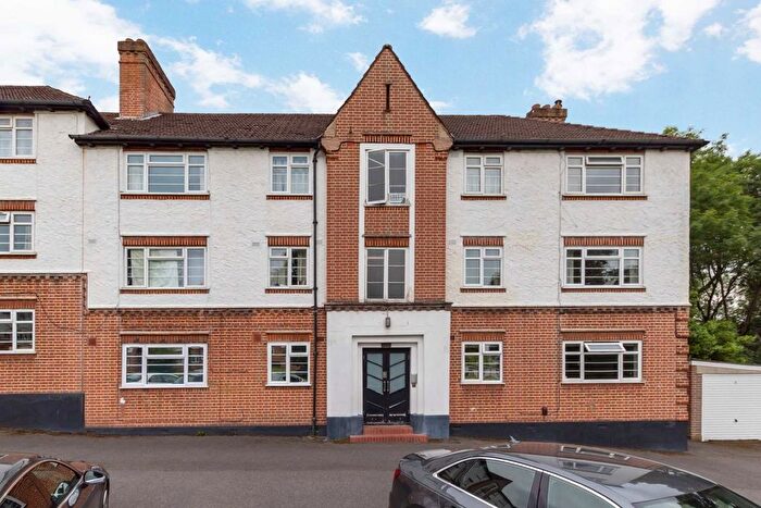 2 Bedroom Flat To Rent In Manor Road, Twickenham, TW2
