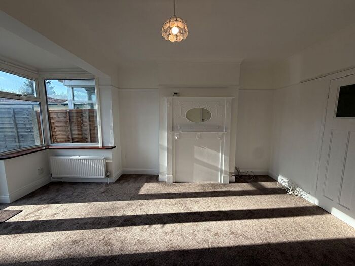 2 Bedroom Maisonette To Rent In Kenton Lane, Harrow, HA3