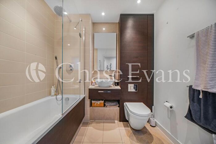 1 Bedroom Apartment For Sale In Stratosphere Tower, Great Eastern Road, Stratford, E15