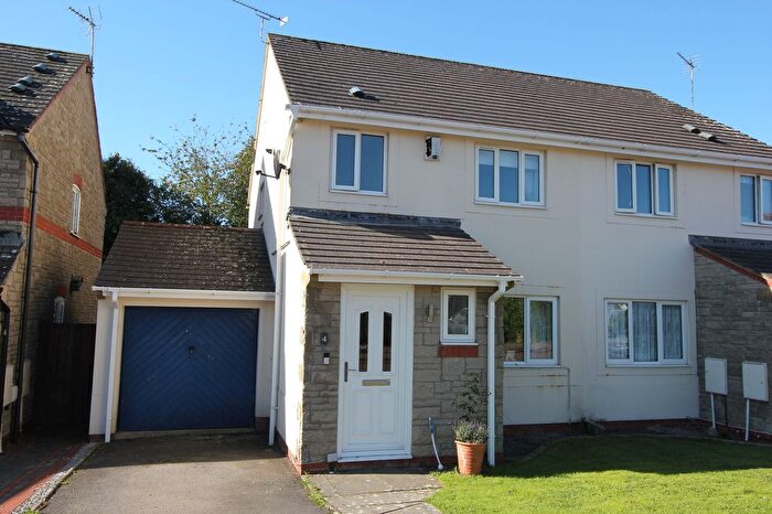 3 Bedroom Semi-detached House For Sale In Gildas Close, Llantwit Major, CF61