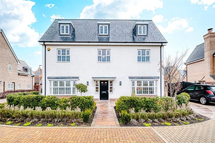 5 Bedroom Detached House For Sale In Stephen Place, Elizabeth Gardens - Hall Road, SS4