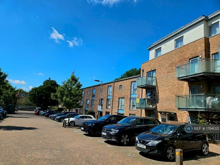 2 Bedroom Flat To Rent In Lily Close, Pinner, HA5