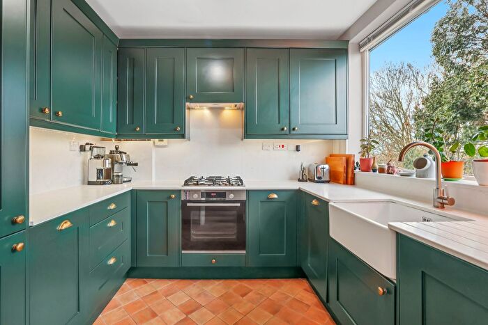 2 Bedroom Flat For Sale In Argyle Road, Ealing, London, W13
