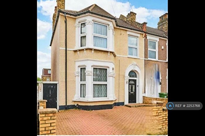 3 Bedroom End Of Terrace House To Rent In Ardgowan Road, London, SE6