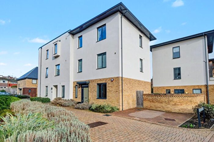 2 Bedroom Maisonette For Sale In Hardy Close, Chelmsford, CM1