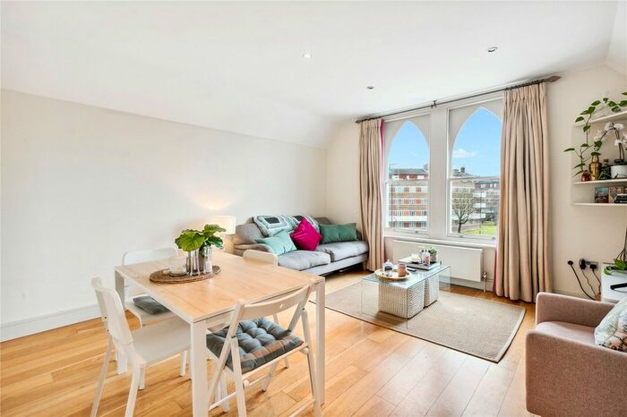2 Bedroom Flat To Rent In Cavendish Road, London, SW12