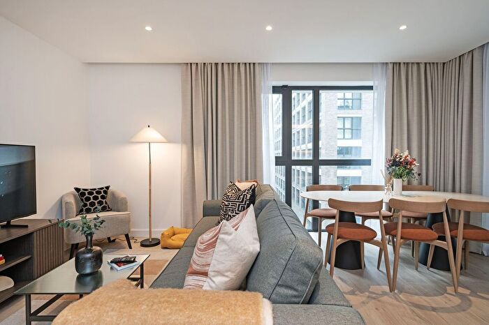3 Bedroom Flat To Rent In New Drum Street, Stratford, London, E1
