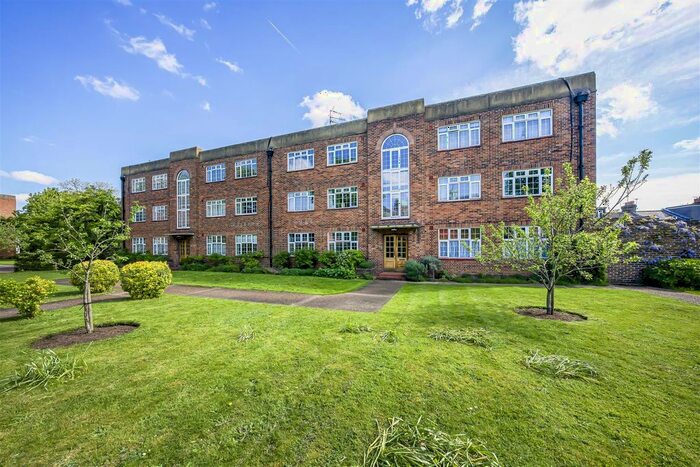 2 Bedroom Flat To Rent In Clifden Road, Twickenham, TW1