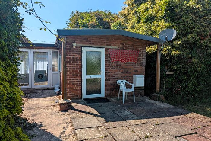 1 Bedroom Bungalow To Rent In West Wellow Plantation Road Part Furnished, SO51
