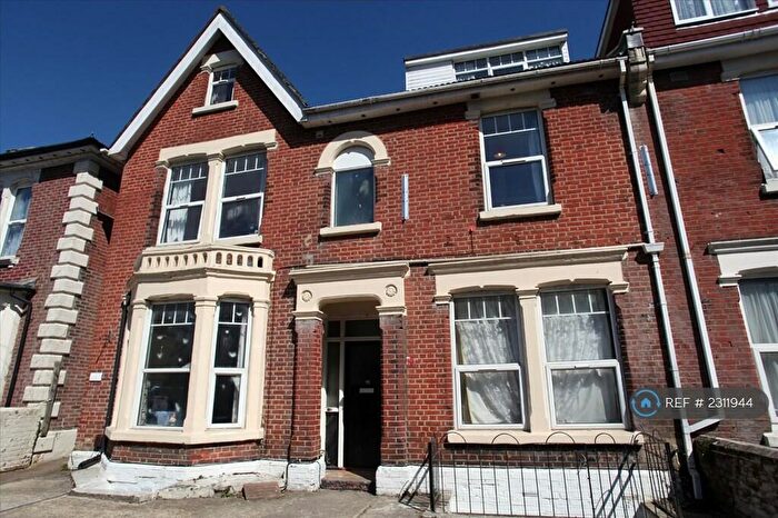 3 Bedroom Flat To Rent In Portswood, Southampton, SO17