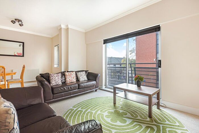 2 Bedroom Flat To Rent In Swindon, Wiltshire, SN1