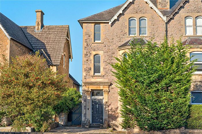 5 Bedroom Semi-Detached House For Sale In Bath Road, Old Town, Swindon, Wiltshire, SN1