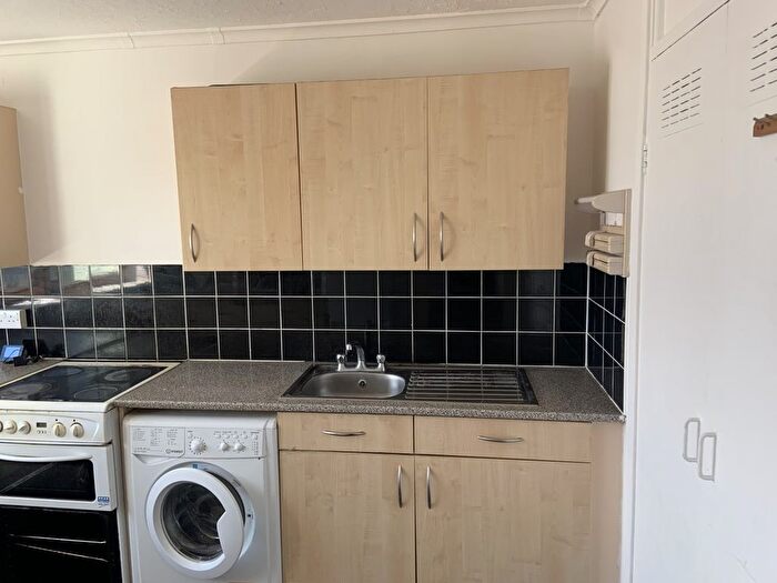 2 Bedroom Flat To Rent In Hazel Grove, Feltham, TW13