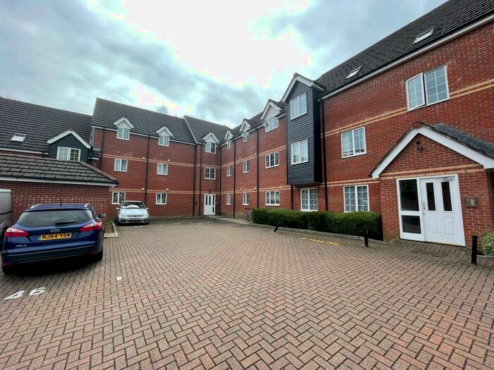 2 Bedroom Flat To Rent In Bartholomew Court, Newbury, RG14