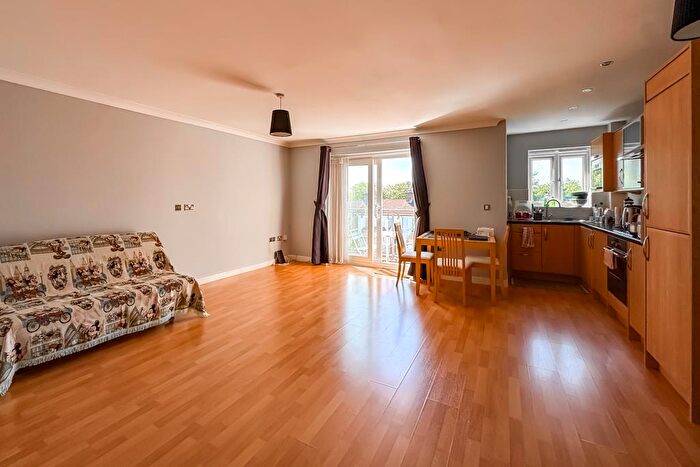 2 Bedroom Flat For Sale In Royal Court, Guildford Road, Southend-on-Sea, SS2