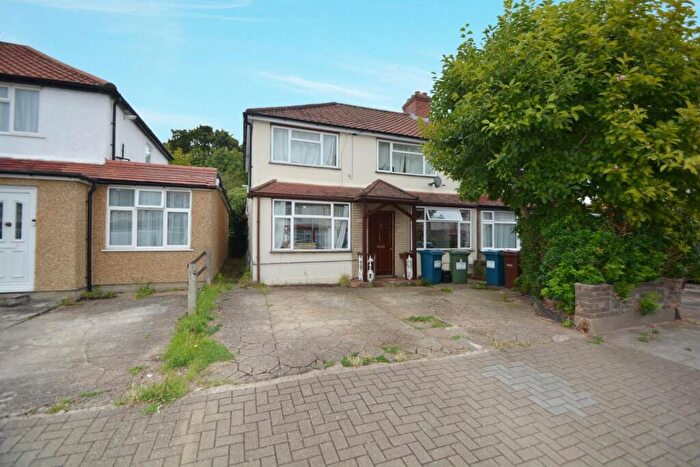 4 Bedroom Semi Detached House For Sale In Kenilworth Avenue, Harrow, HA2