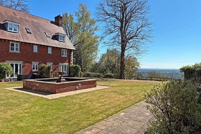 2 Bedroom Flat For Sale In Coopers Hill Road, Nutfield, Redhill, RH1