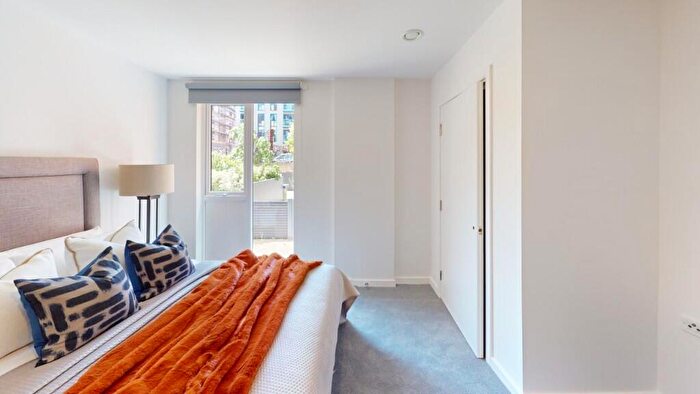 2 Bedroom Apartment To Rent In Queensway, Southampton, Hampshire, SO14