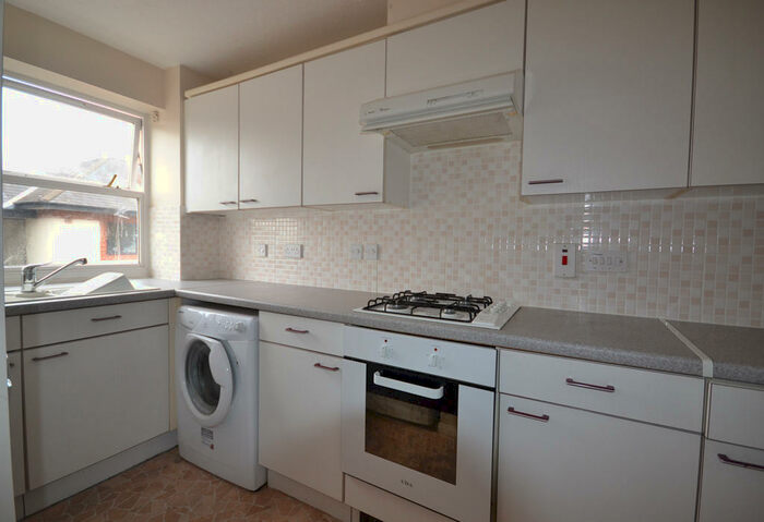 1 Bedroom Apartment To Rent In Vanbrugh Court, De Beauvoir Road, Reading, Berkshire, RG1
