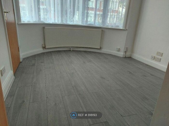 Studio To Rent In Edmonton, London, N9