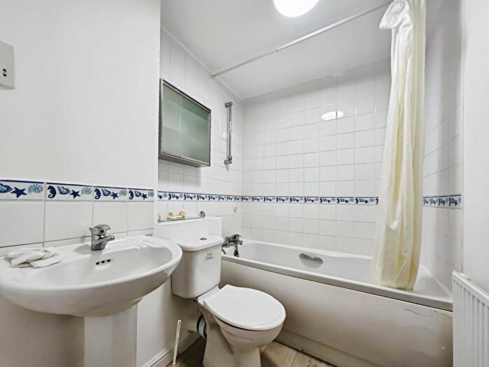 3 Bedroom Terraced House For Sale In Elm Park, Reading, RG30