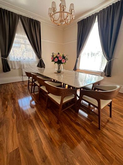 7 Bedroom Semi-detached House For Sale In Broomgrove Road, Botanical Gardens, S10