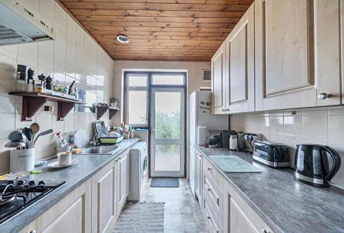 3 Bedroom End Of Terrace House For Sale In Holden Avenue, London, NW9